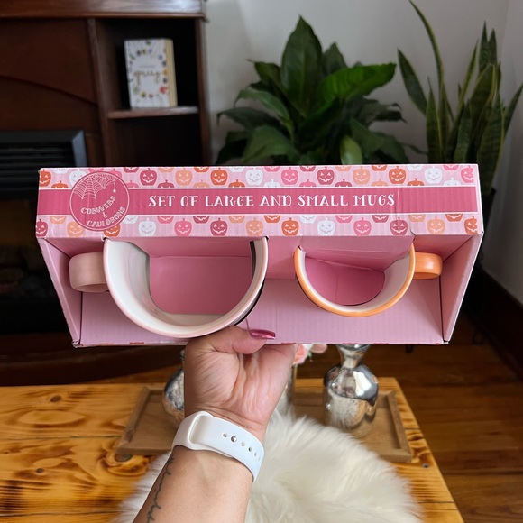 🎃Cobwebs and Cualdrons Halloween Ghost Set of Large and small mugs - Picture 7 of 9